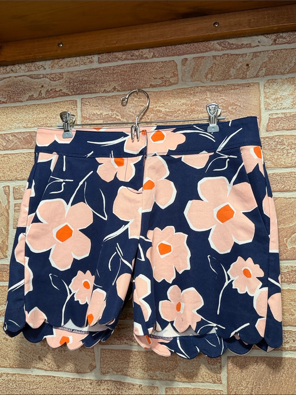 Isaac Mizrahi Navy Floral Scallop Hem Shorts with Pink & Orange Accents Size 8